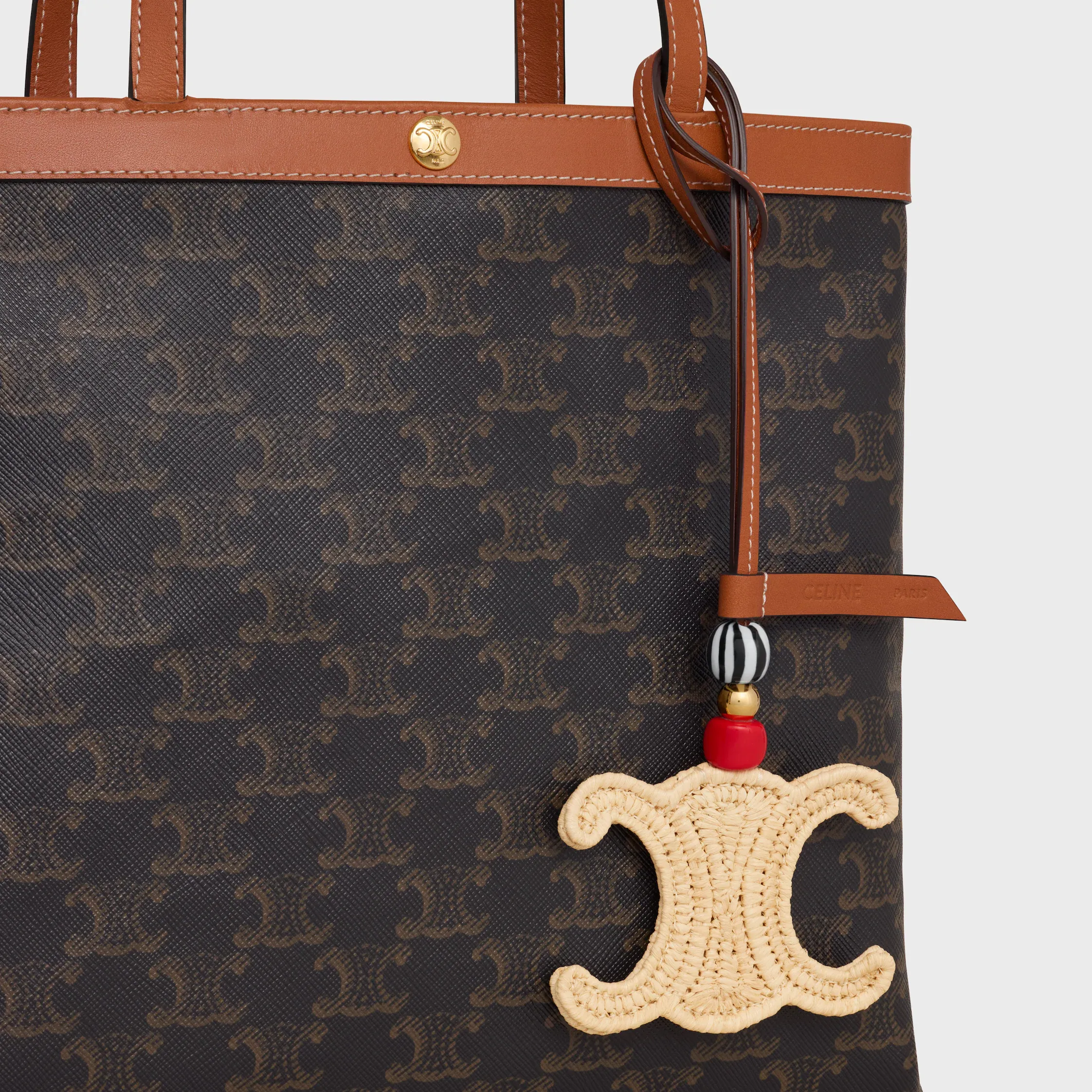TRIOMPHE CHARM EM RATTAN E COURO DE VACADO NATURAL