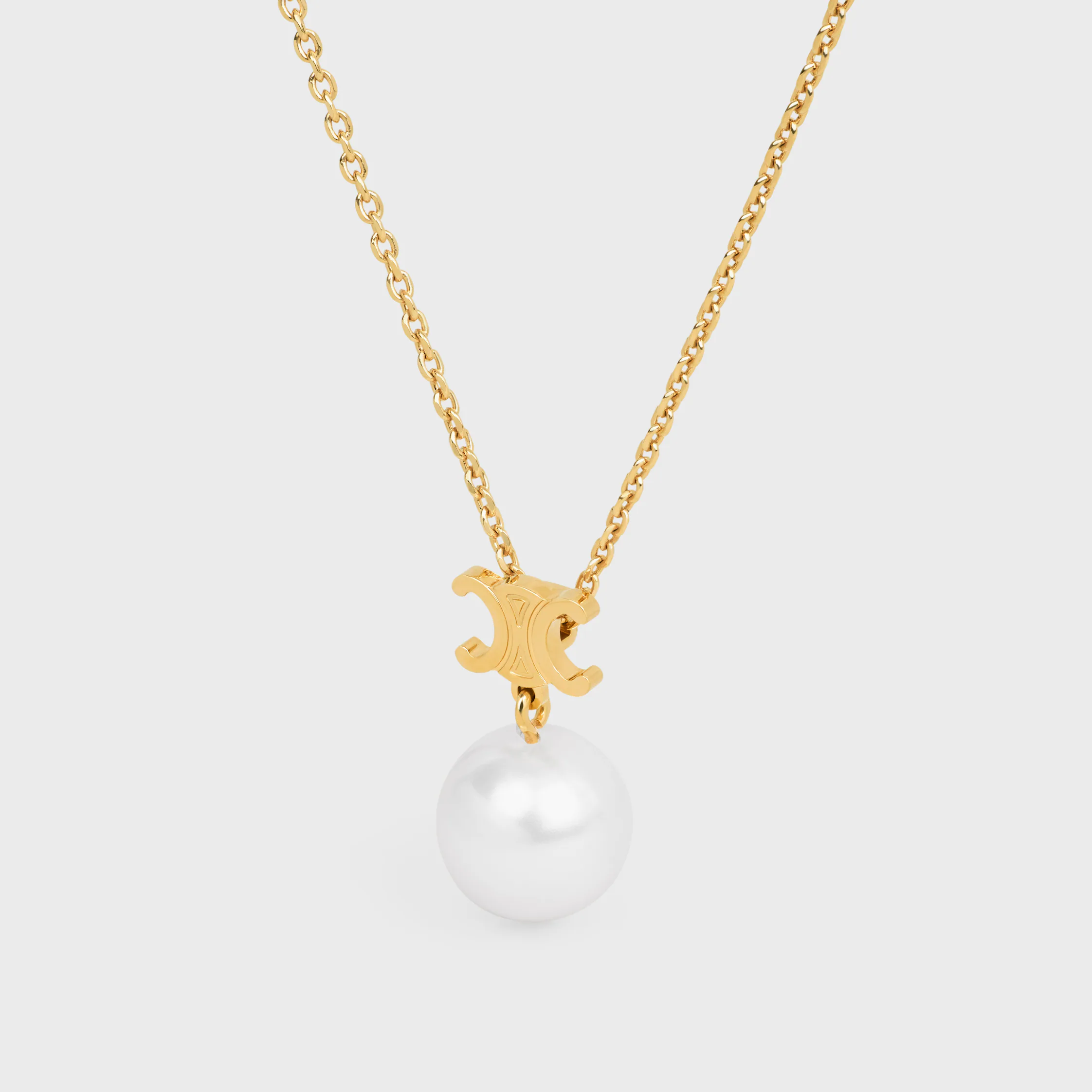 Colar Les Perles Celine em Pérola de Resina e Latão com Acabamento Dourado