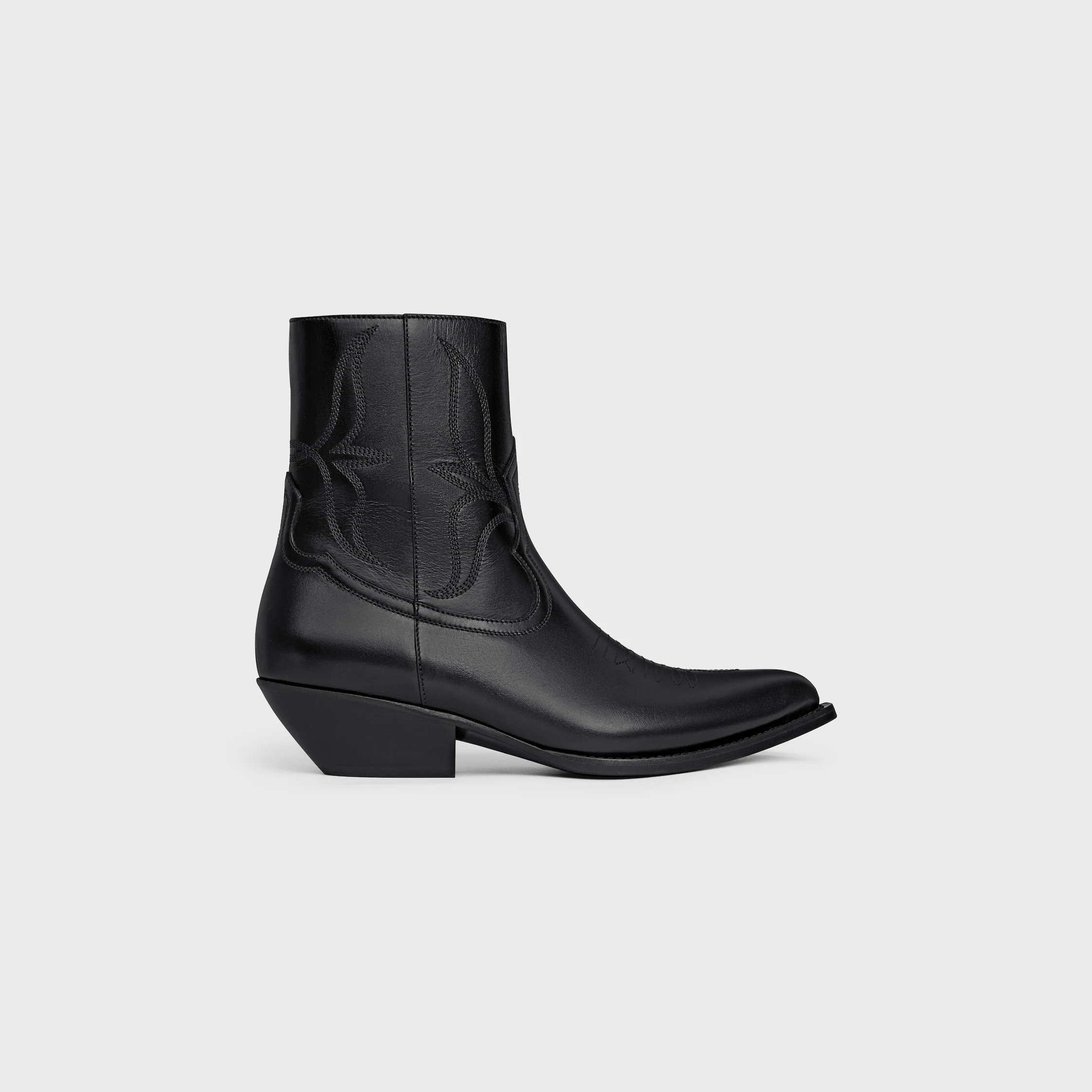 BOTAS LEON EM COURO DE NOVO BRILHANTE