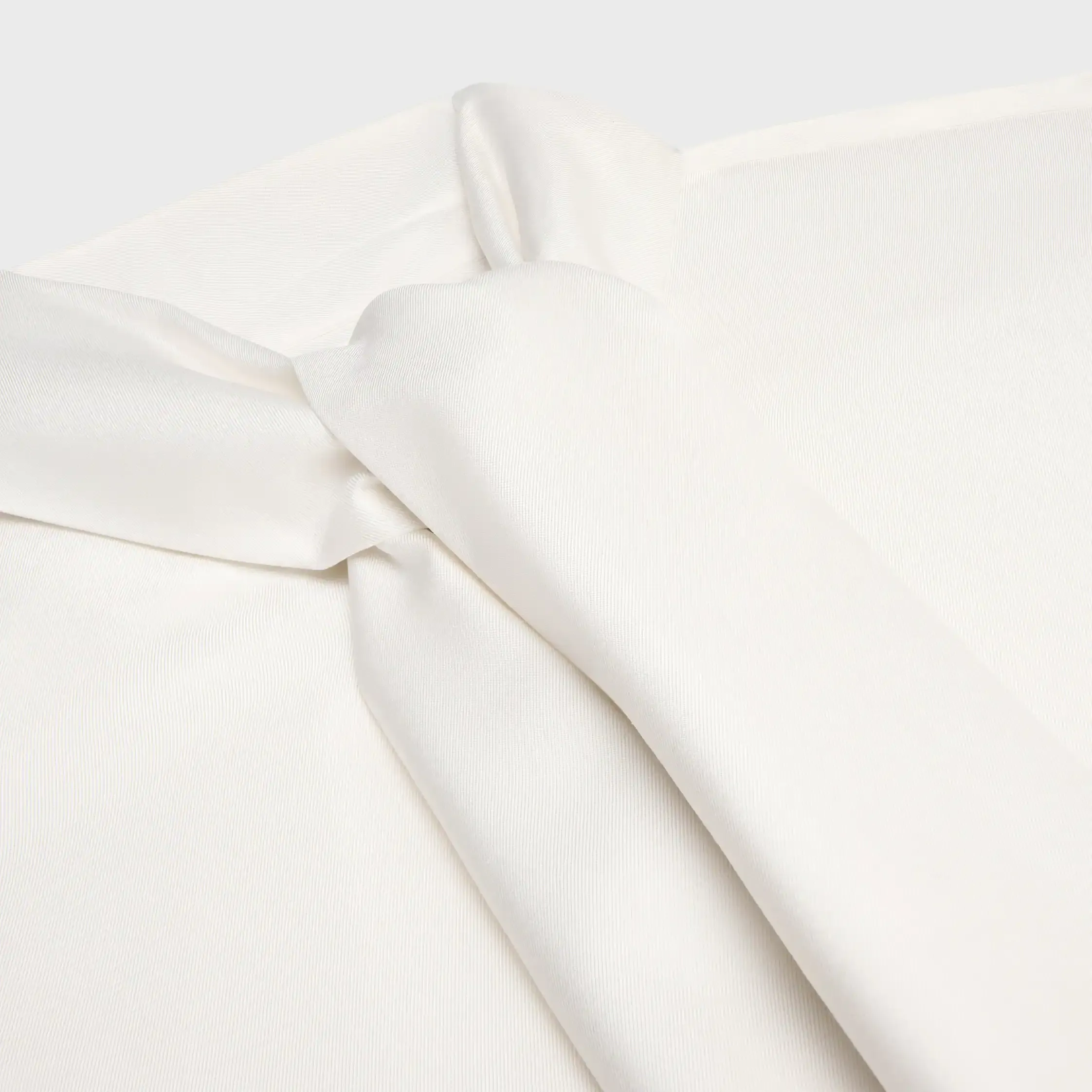 camisa cropped lavalliere em seda twill