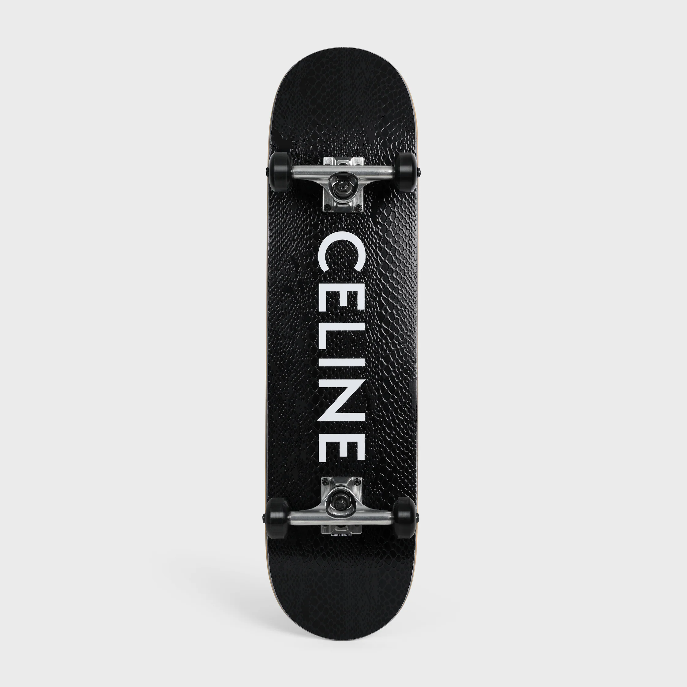 SKATEBOARD COM ESTAMPADO EM SNAKE TEXTURIZADO E CELINE