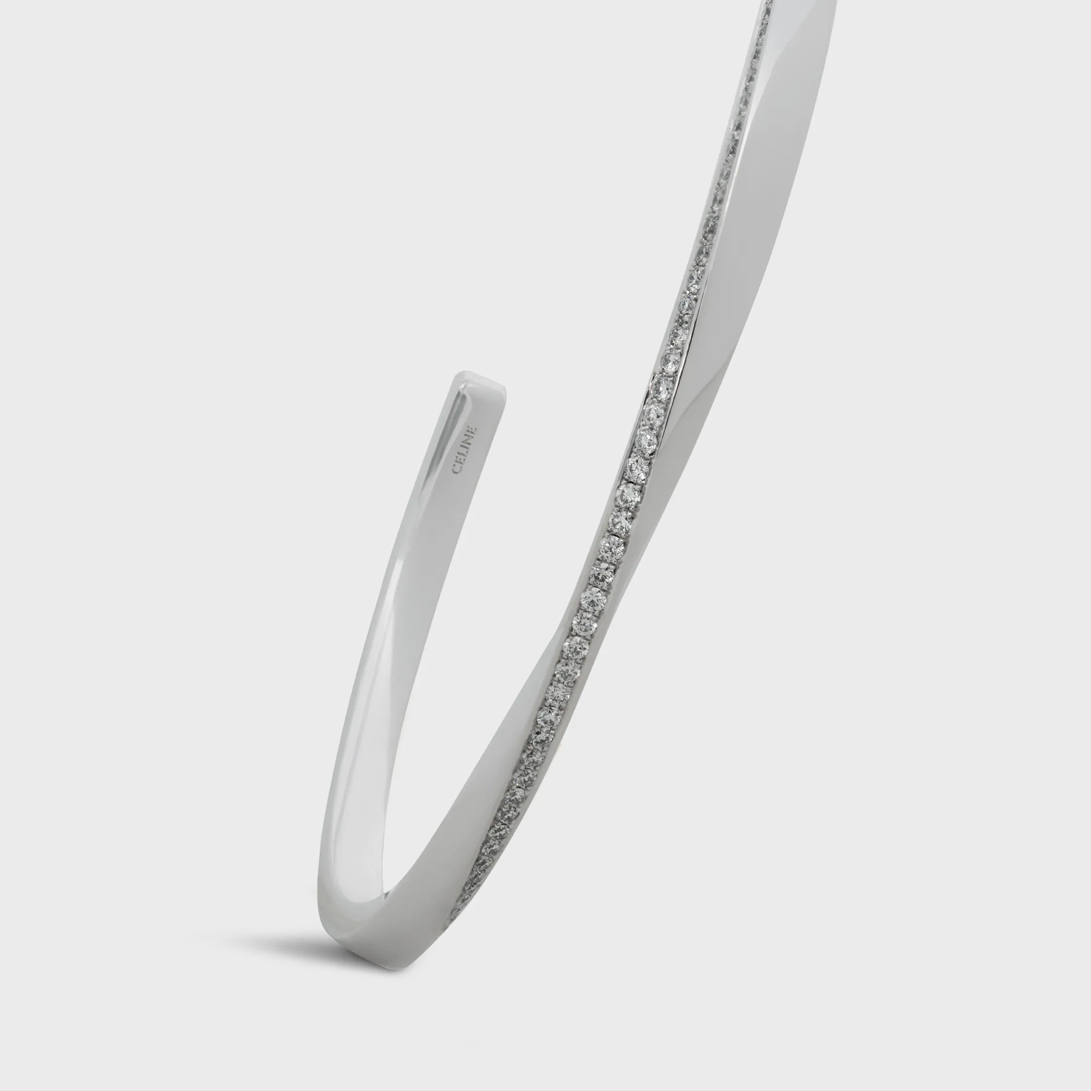 Pulseira de Torção em Ouro Branco e Diamantes