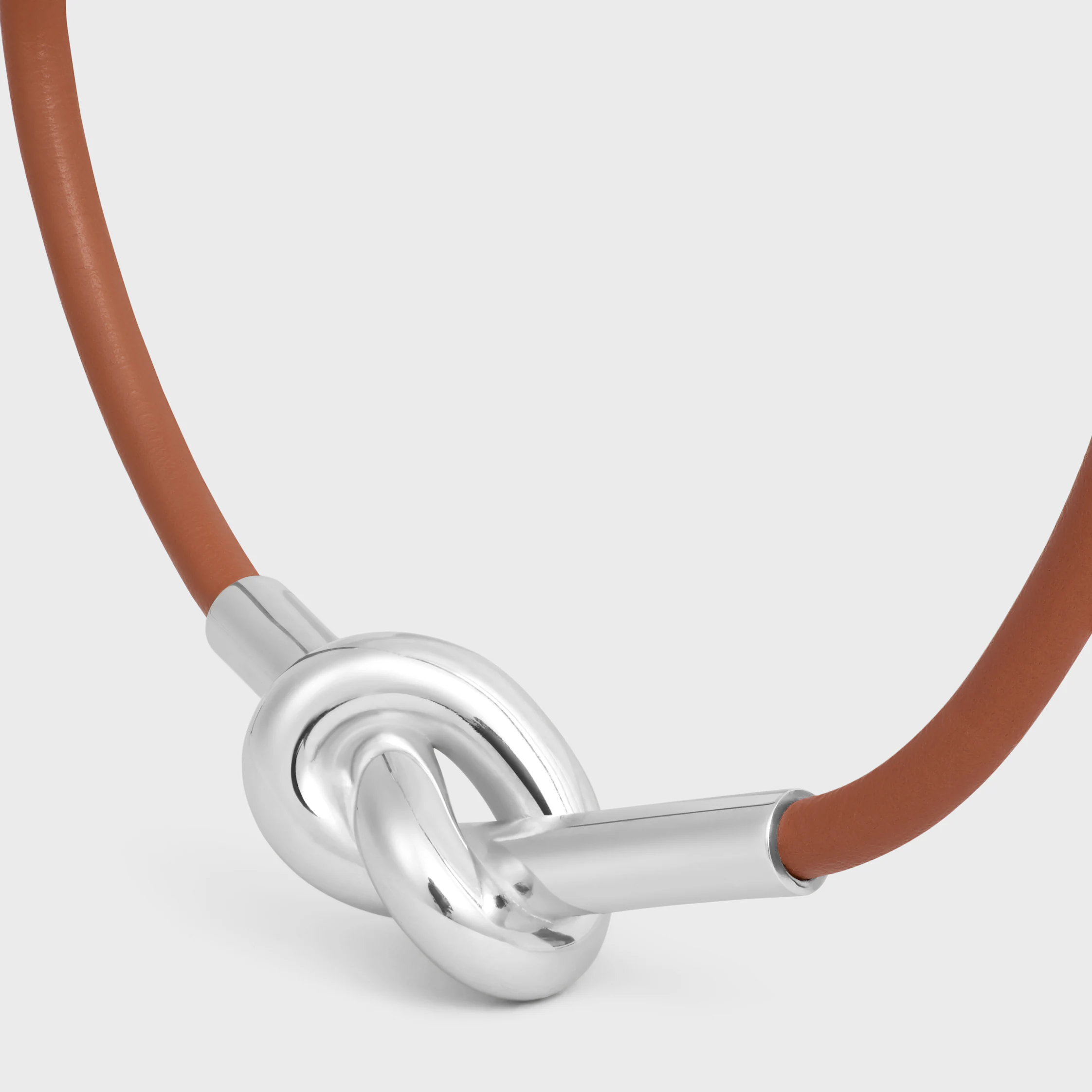 Pulseira com Nó em Couro de Novilho e Latão com Acabamento em Ródio